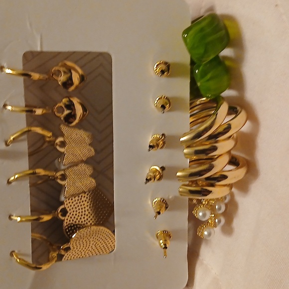 Pierced gold tone earrings, set 5 - Picture 2 of 2